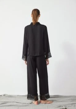 Anna Field SET - Pyjama - Black -Anna Field 1301b2f7bb644572b729d6a517c5d484