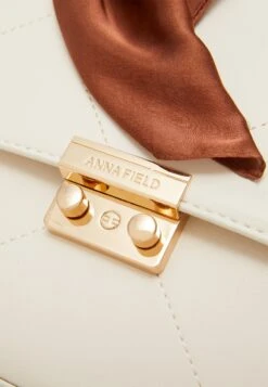 Anna Field Handtas -Off-White -Anna Field 562bd899f89342339459af73aedf1d63