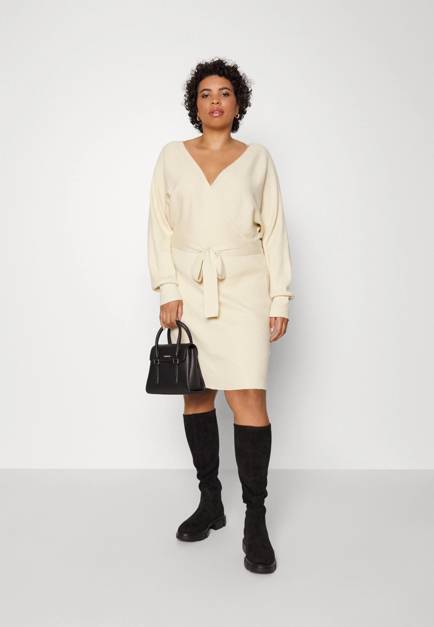 Wrap V Ausschnitt Mini Strickkleid Mit Gürtel - Gebreide Jurk - Off White 2 Wrap V Ausschnitt Mini Strickkleid Mit Gürtel - Gebreide Jurk - Off White - Afbeelding 2