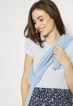 T-Shirt Basic - Light Blue 9 T-Shirt Basic - Light Blue -Anna Field 61d01b9f69fa43fbb698b35eefcdd89f