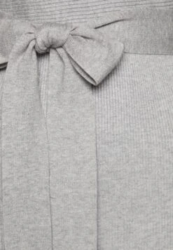 Anna Field Wrap V Ausschnitt Mini Strickkleid Mit Gürtel - Etui-Jurk - Mottled Grey -Anna Field 68d56446f168416394635ca9462d93a4