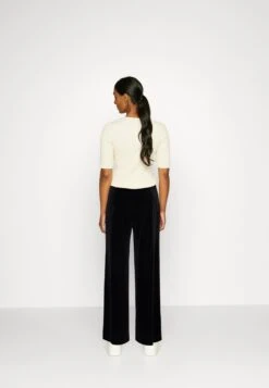 Anna Field VelvetWide Leg Trousers - Broek - Black -Anna Field 9a615994b8b54016af79183f754c1a78