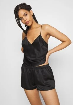 Anna Field Simple Satin Short Set - Pyjama - Black -Anna Field bf9abd9ea6a24dcb9383c9f8cd7f5605