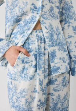 Anna Field SOFT MUSLIN COTTON PRINTED SET - Pyjama - White/blue -Anna Field f2643aae19db44bf9276824fd5991d14